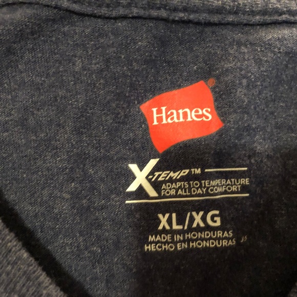 Bundle of 3 items 2 Hanes XL t shirts & 1 pair NWT Gap flip flops size 12 - Picture 10 of 11